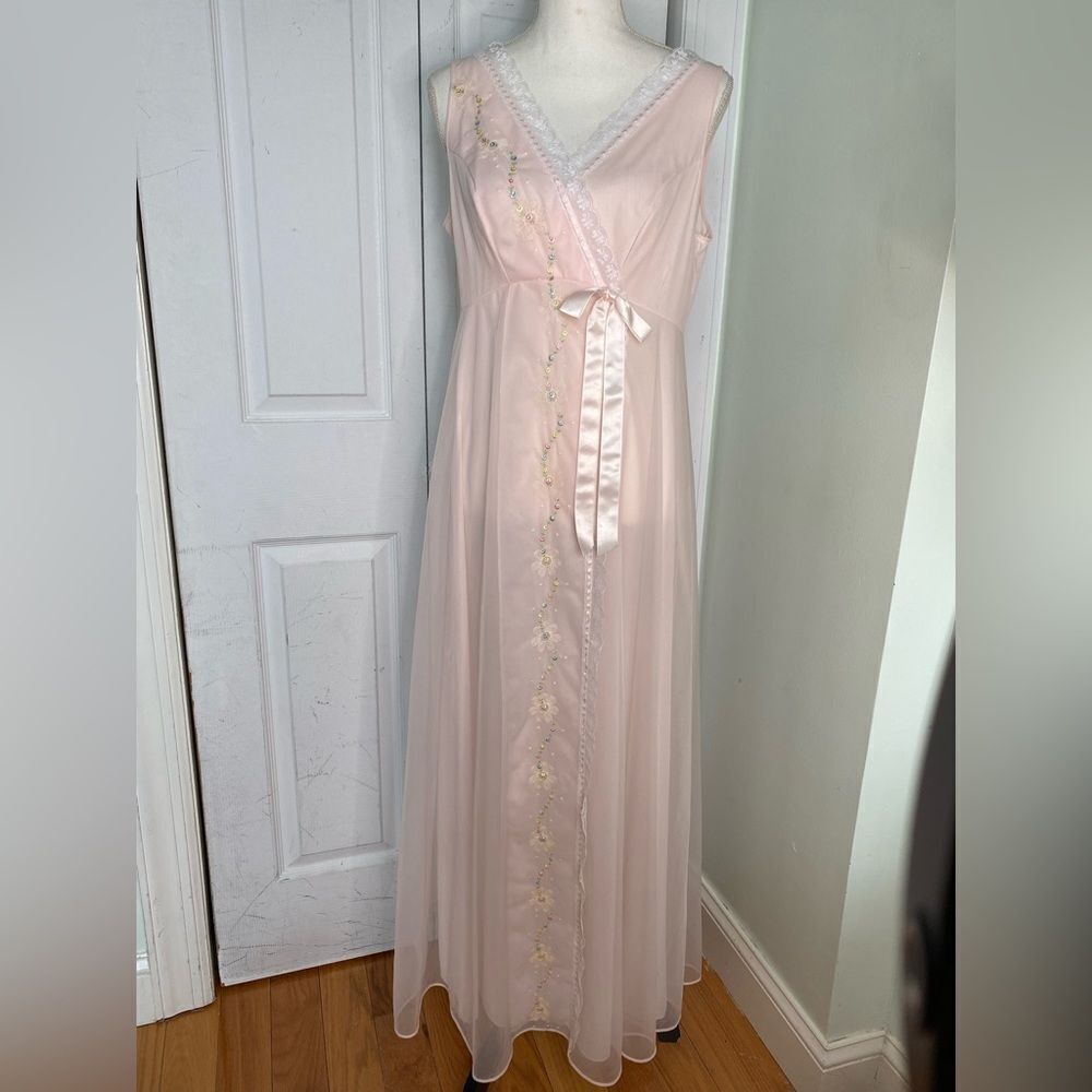Rare Vintage 1960s Baby Pink Lace & Embroidered Ethereal Shadow Line Nightgown